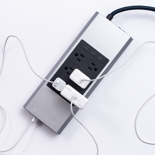 Austere V Series Power 6-Outlet with Omniport USB - Black - Austere V series 6-outlet aDesign power with Omniport USB - Front