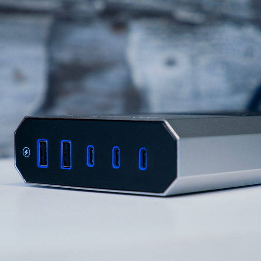 Austere V Series Power 8-Outlet with Omniport USB - Black - Austere V series 8-outlet aDesign power with Omniport USB - Back