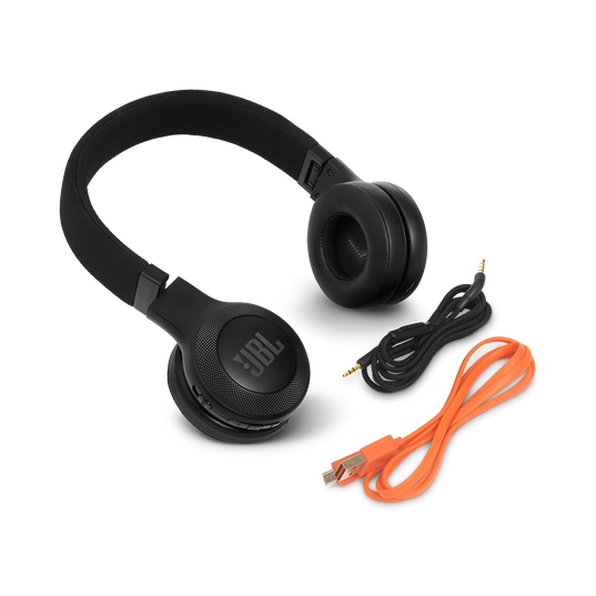 JBL E45BT - Black - Wireless on-ear headphones - Detailshot 4