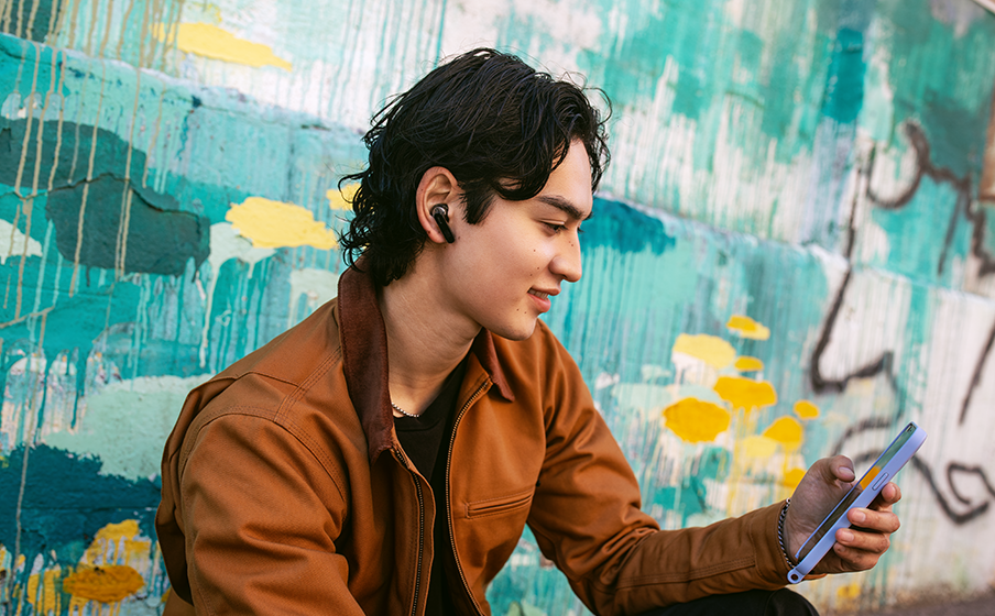 Bluetooth 5.3 with LE audio support*