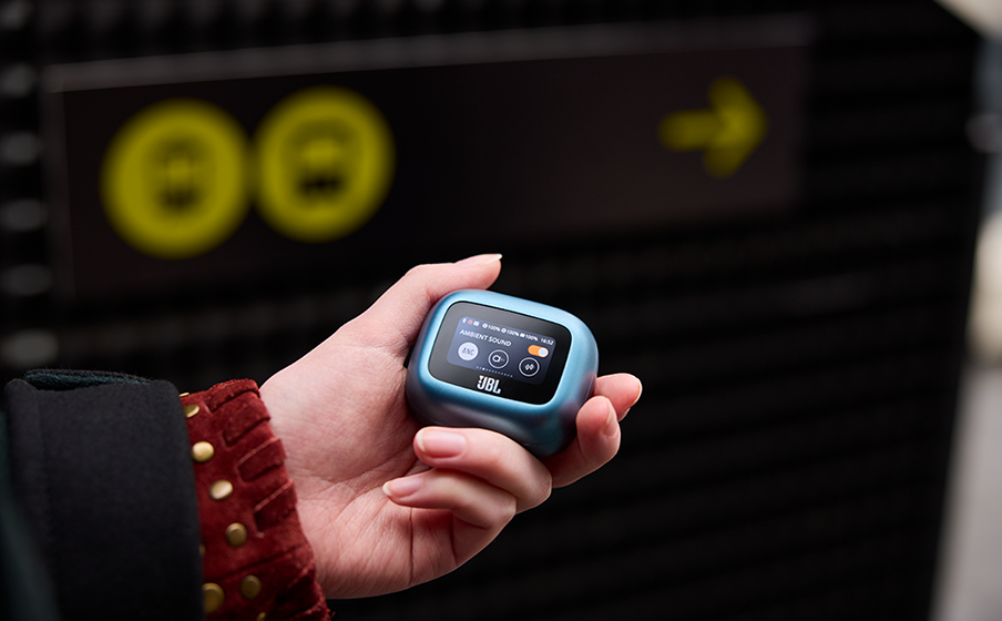 Convenient Smart Charging Case&trade; for app-free control